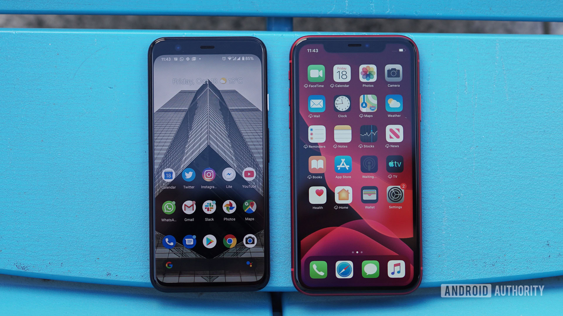 Google Pixel 4 vs iPhone 11 home screen