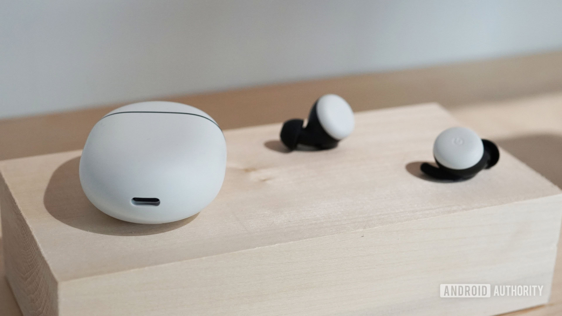 Google Pixel Buds 2 in Clearly White with charging case