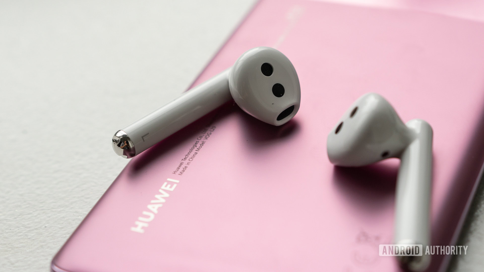 Huawei's FreeBuds Are an Unapologetic Ripoff of Apple's AirPods