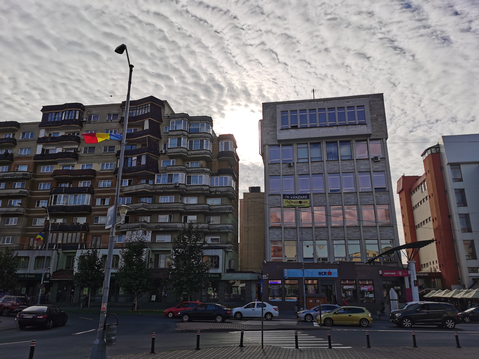 Huawei Mate 30 Pro Camera test HDR shot of tall buildings in city