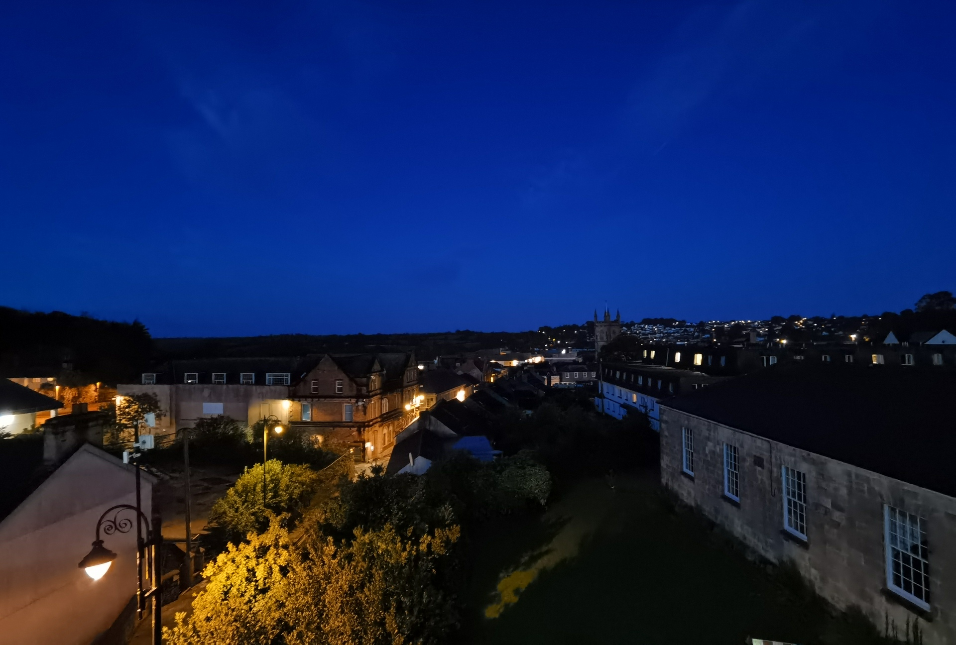 Huawei Mate 30 Pro Camera test night shot overlooking UK town