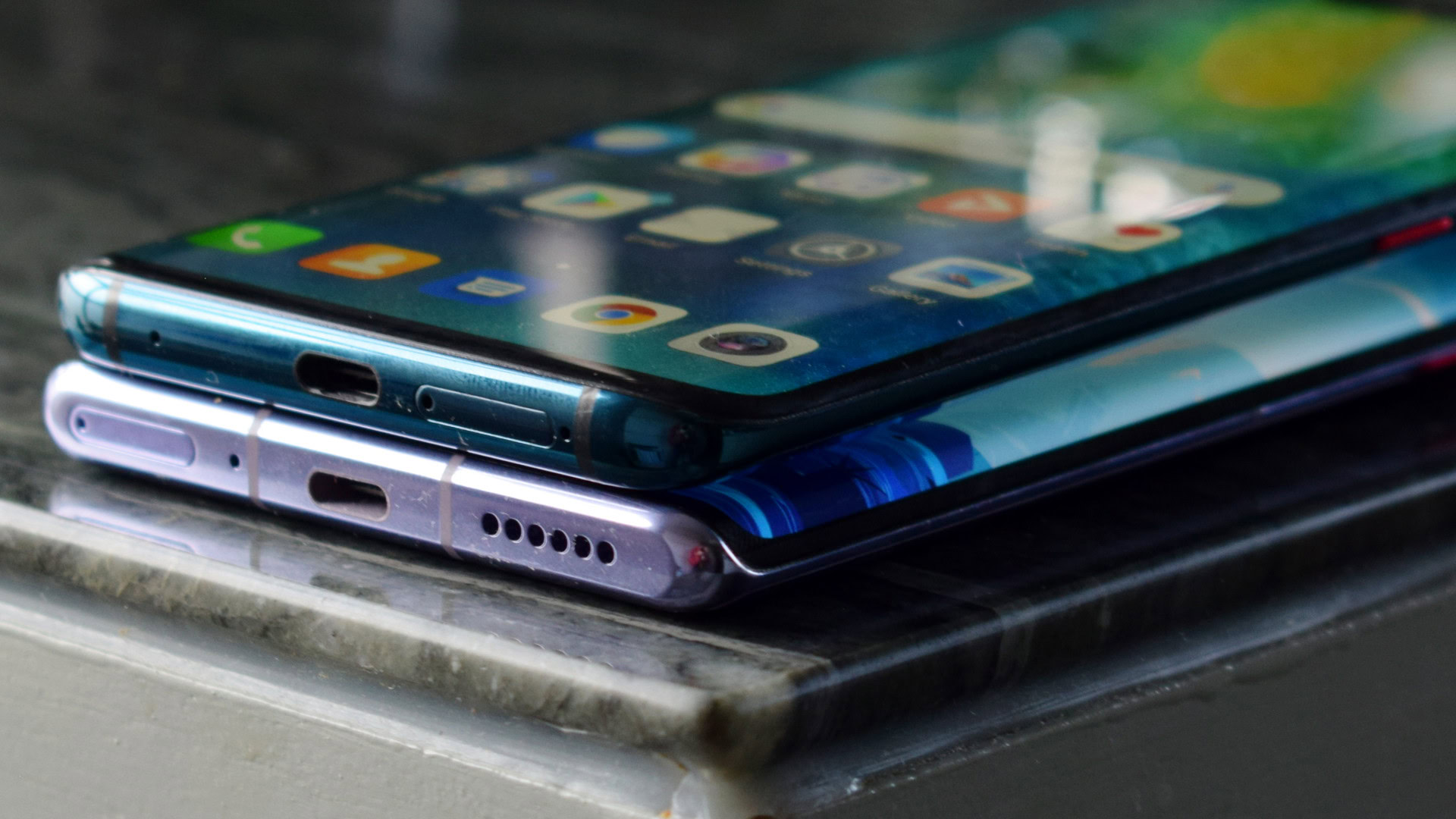 HUAWEI Mate 30 Pro vs Mate 20 Pro waterfall display