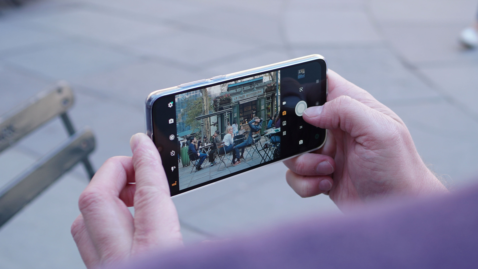 Motorola Moto One Zoom camera app crowd