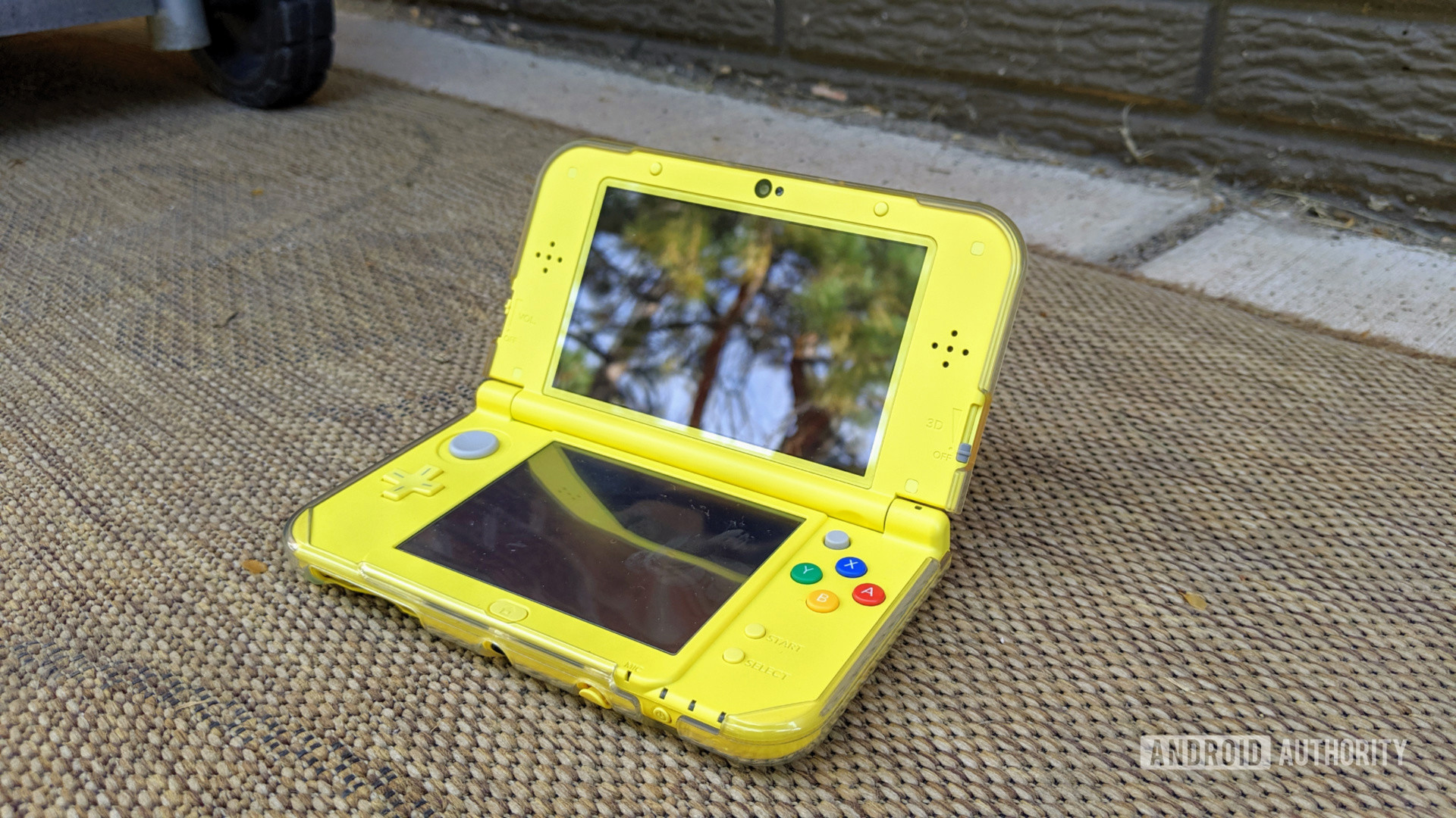 New Nintendo 3DS XL outside