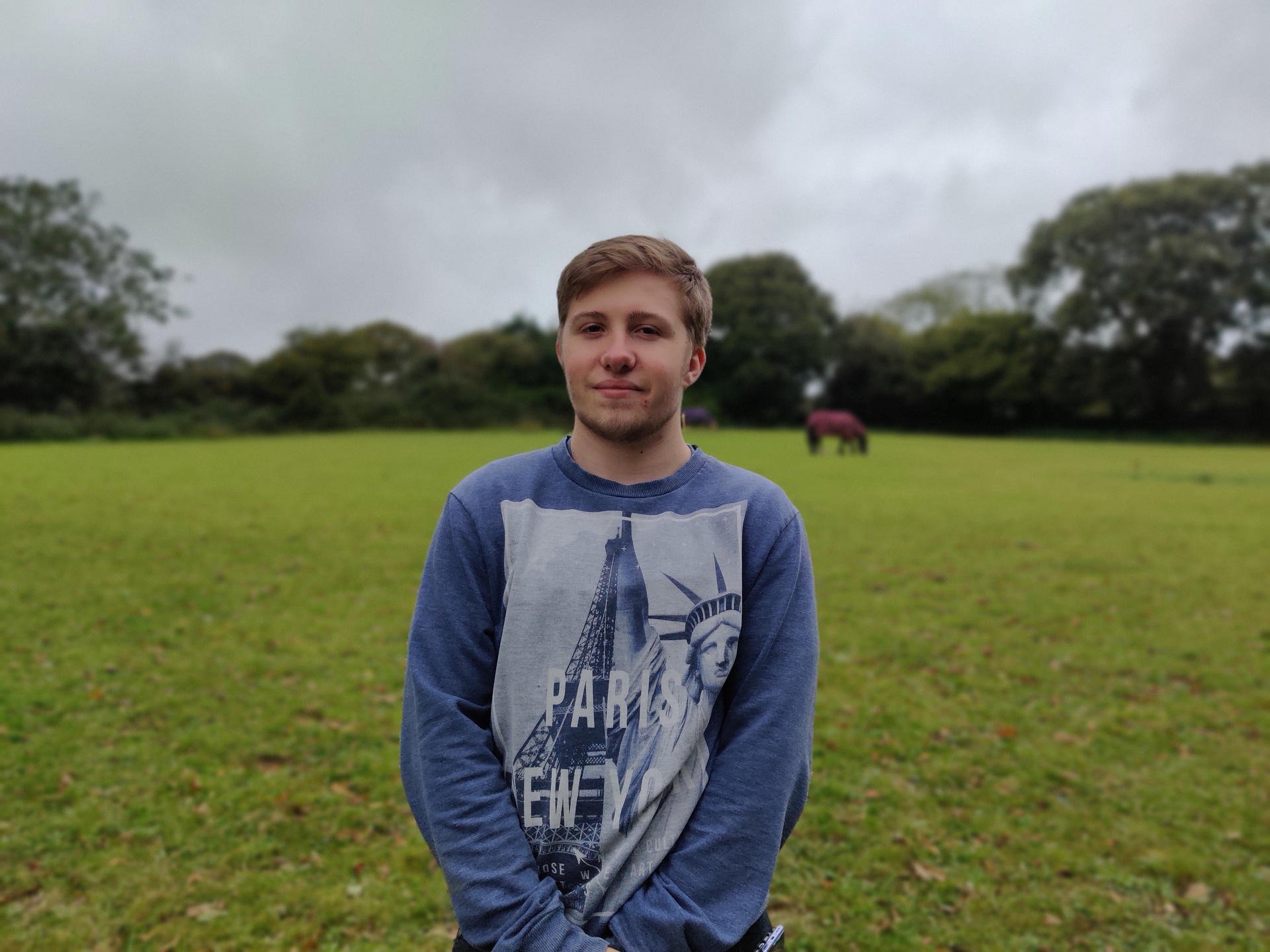 OnePlus 7T Pro Camera Sample Bokeh shot of kid with horses in the back