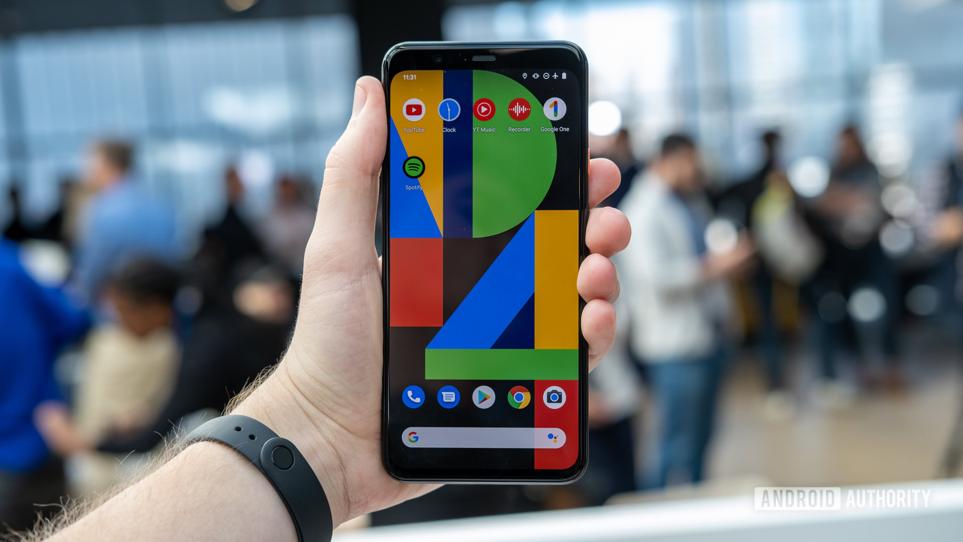 Pixel 4 XL Screen in hand 1 google project soli