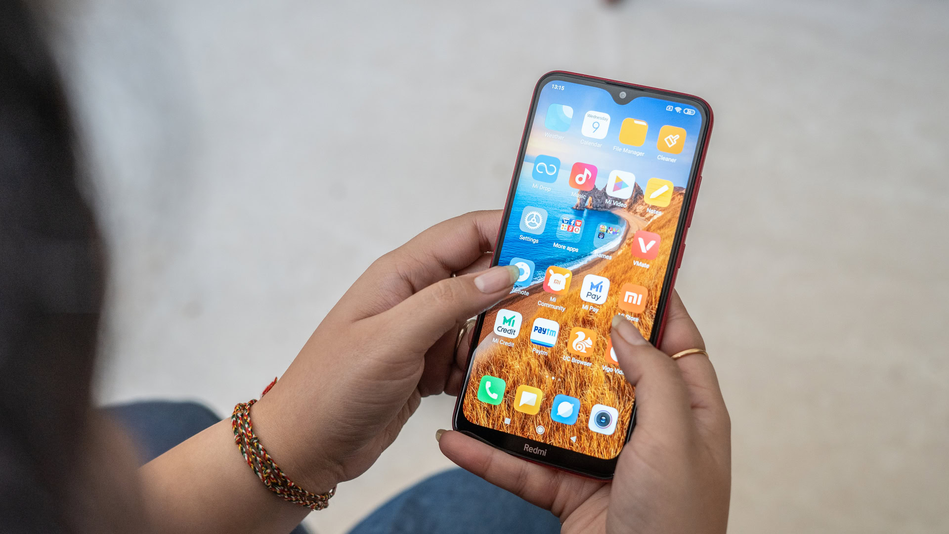 Redmi 8 in hand showing homescreen