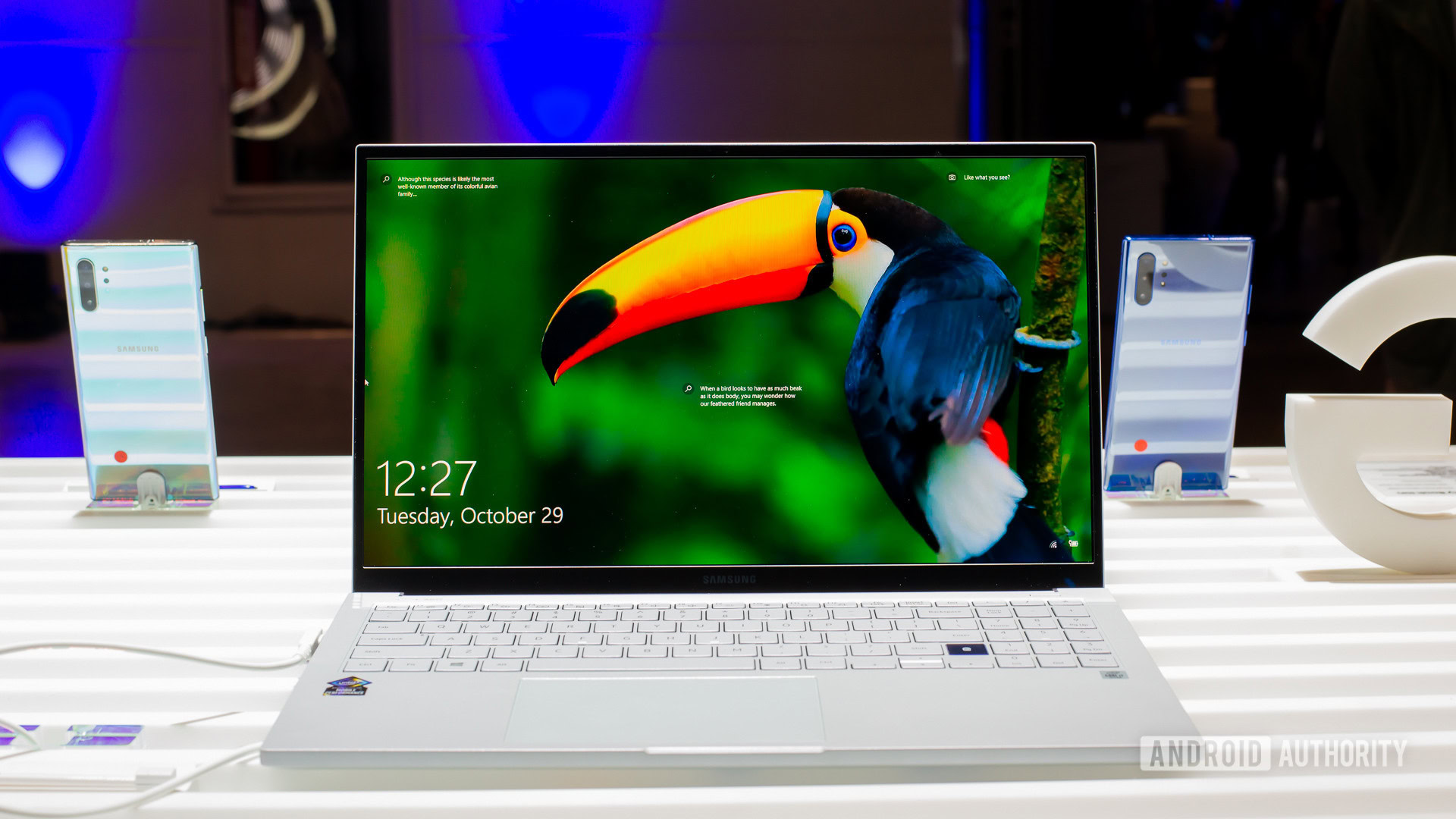 Samsung Galaxy Book Ion showing screen and keyboard11