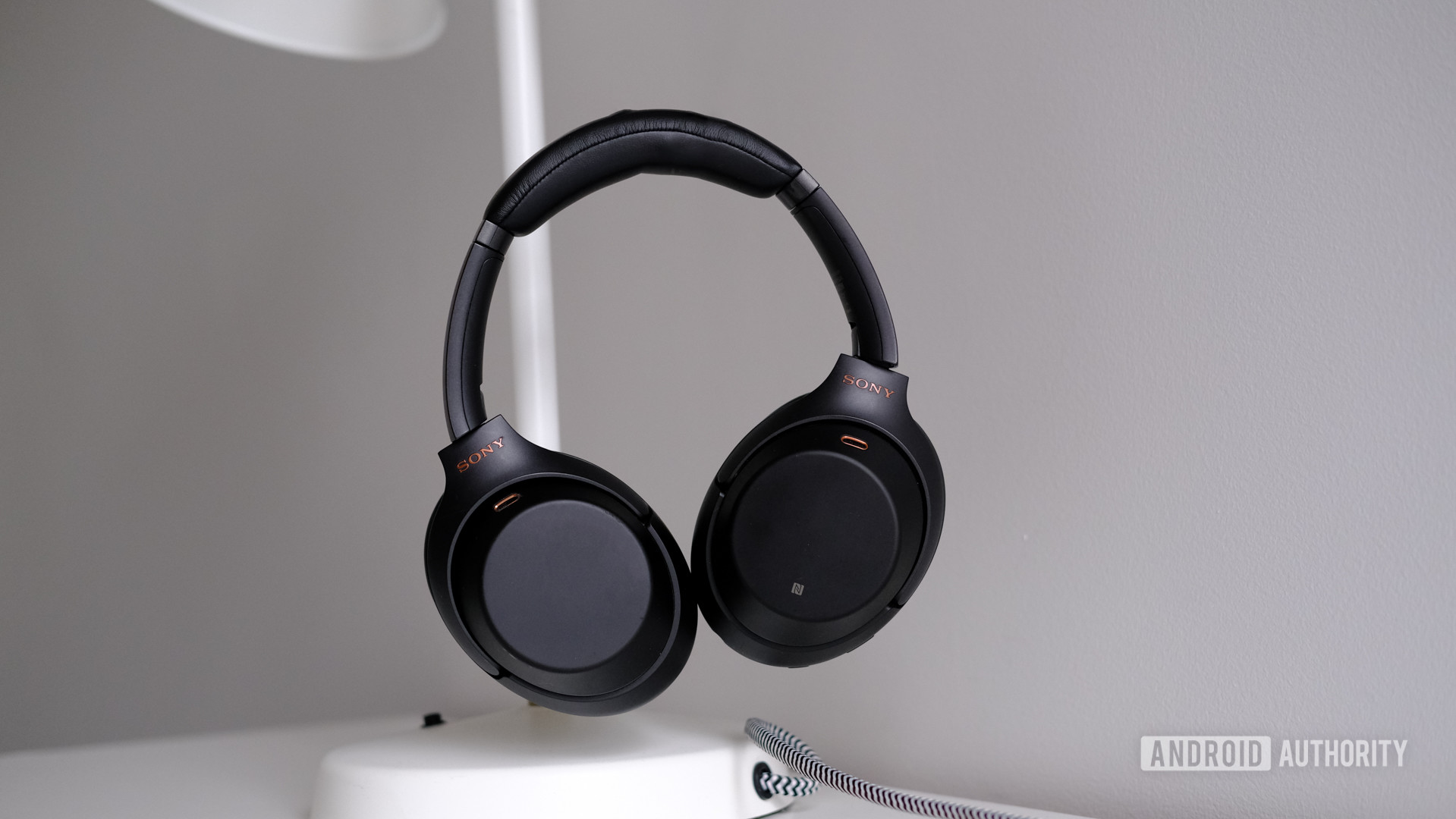 Sony WH 1000XM3 floating