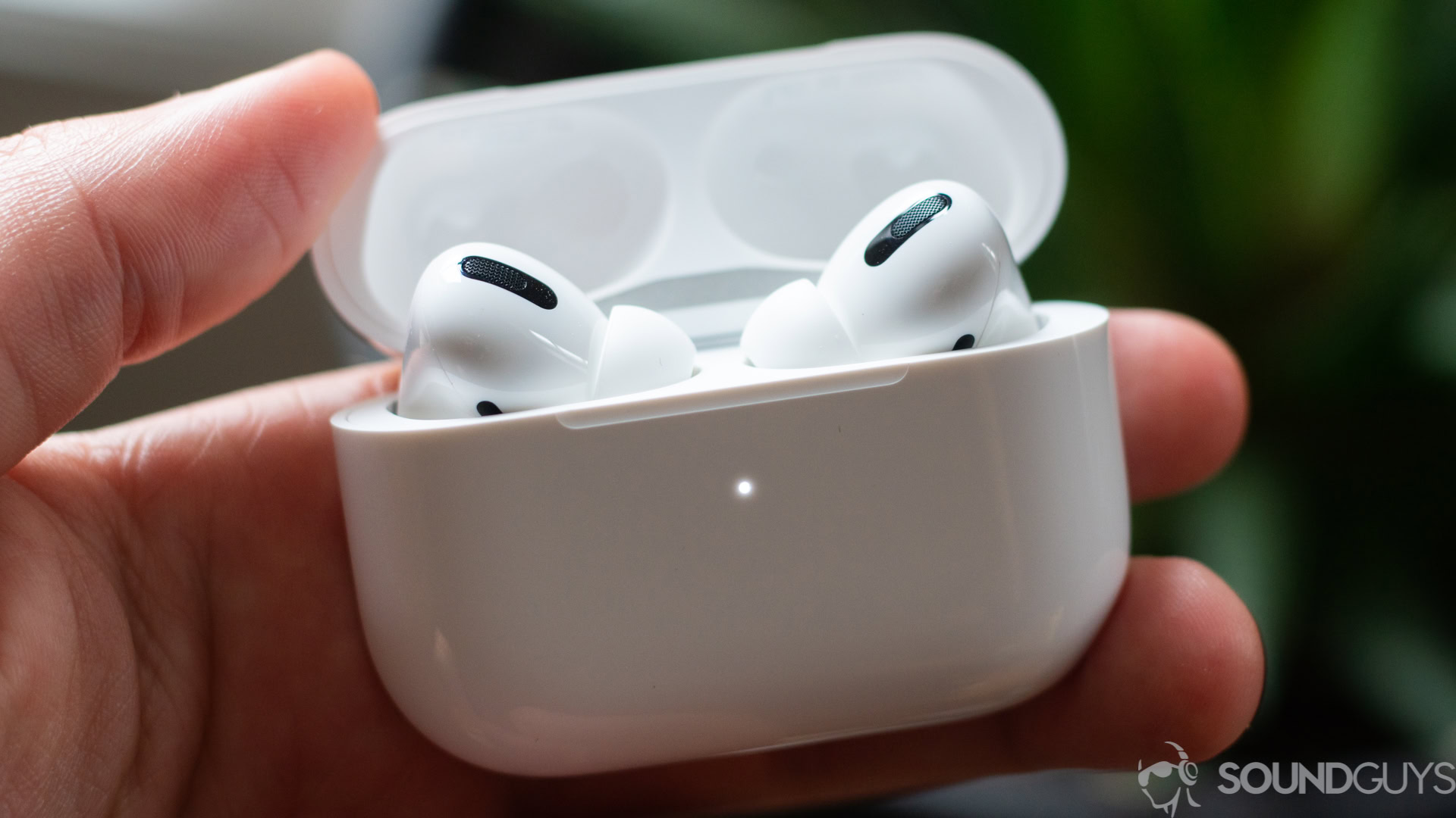 teknisk hver for sig Vag Are AirPods waterproof? Here's what you need to know - Android Authority