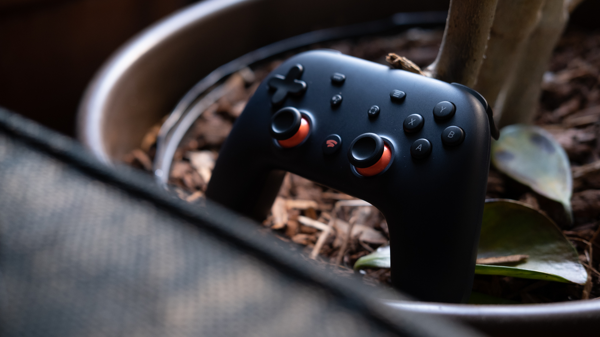 Google Stadia Founders Edition controller in pot 1