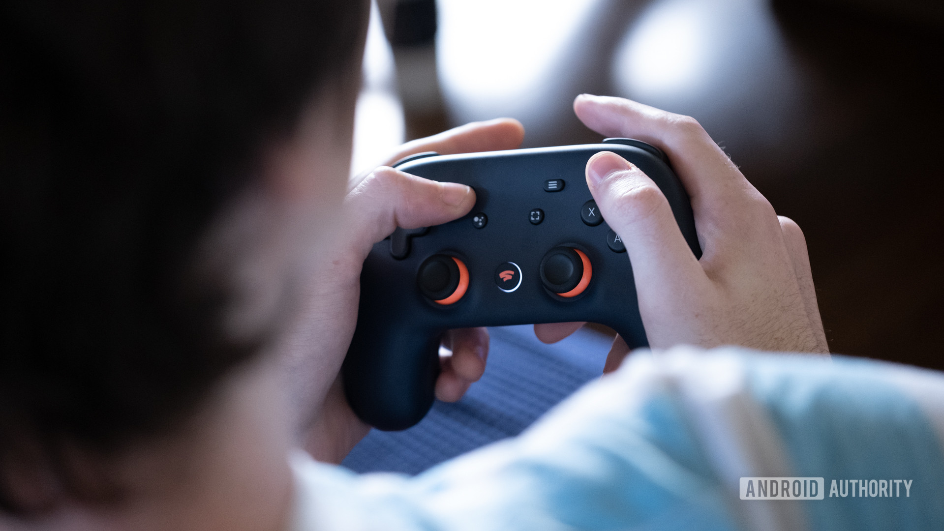 Google Stadia Review plays on controller 1