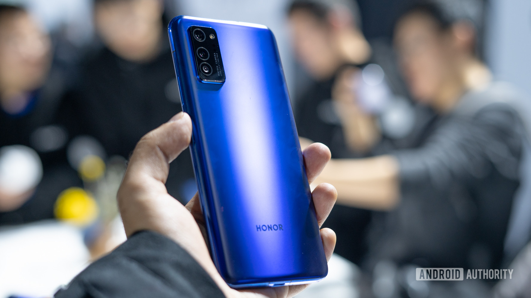 HONOR View 30 blue color in hand