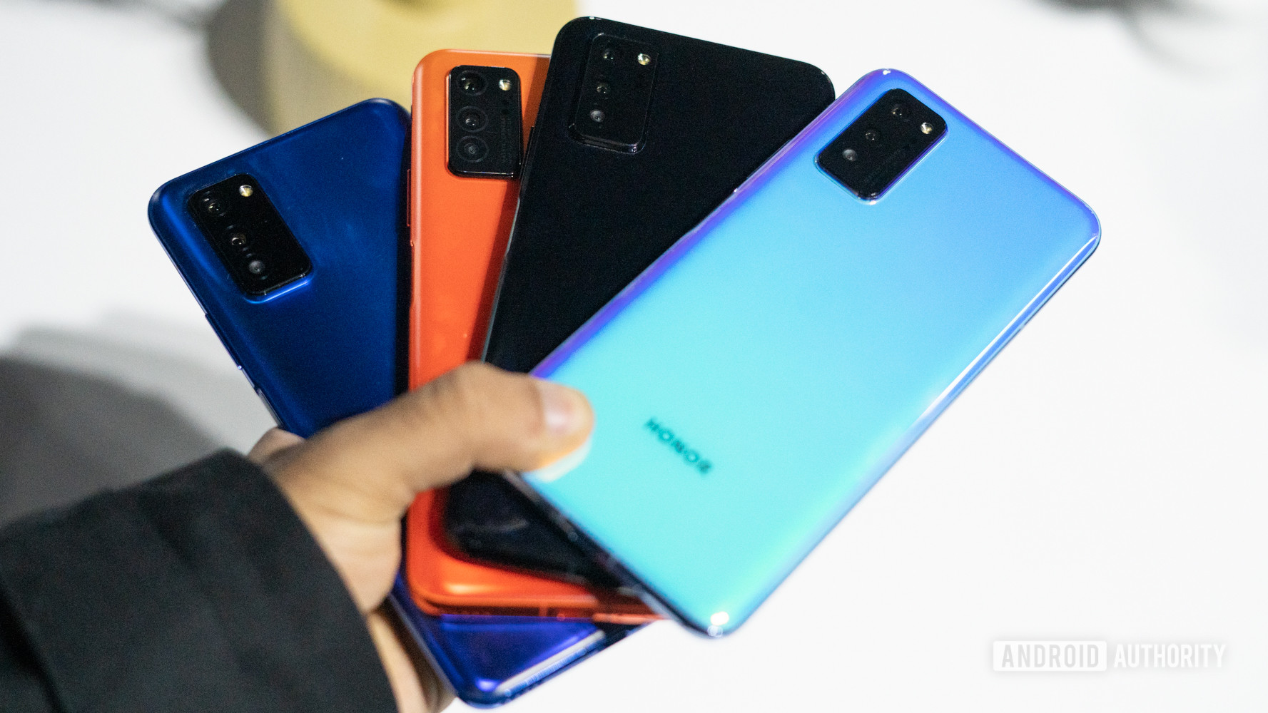 HONOR View 30 displaying all colors