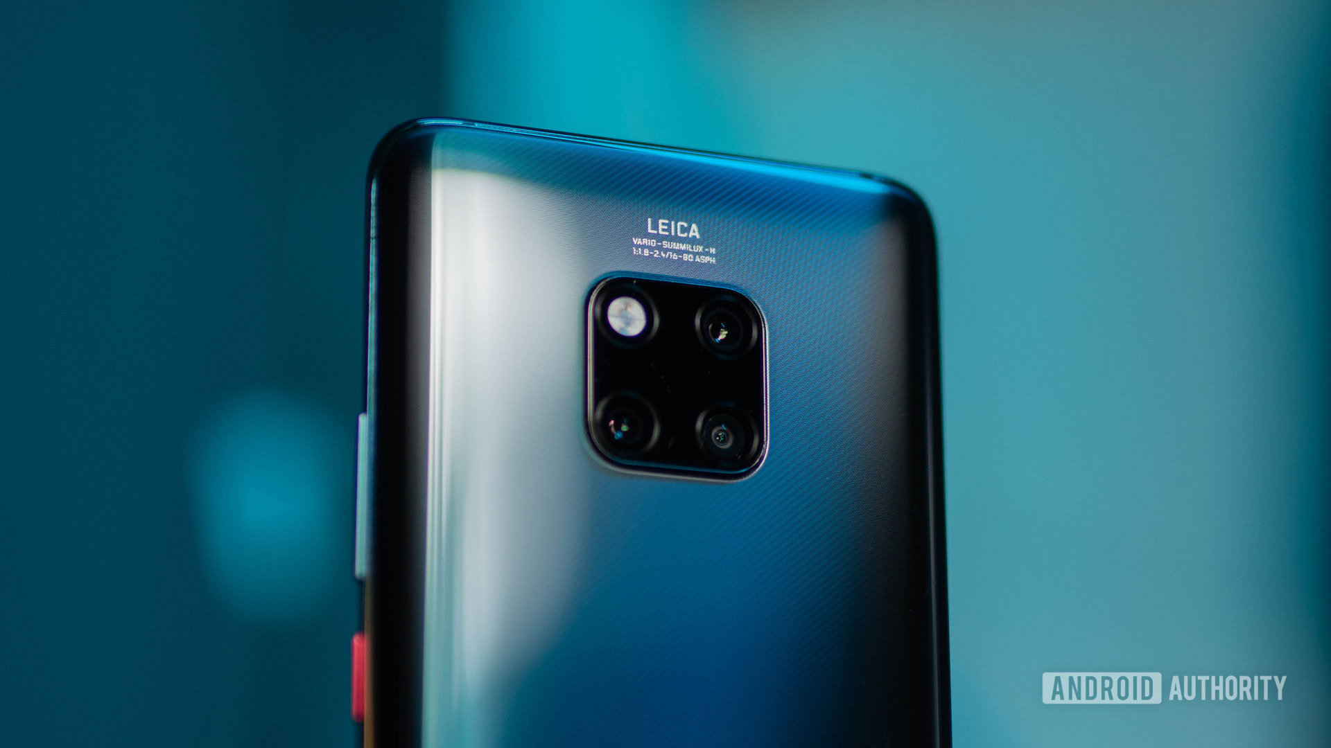 HUAWEI Mate 20 Pro focus on camera housing