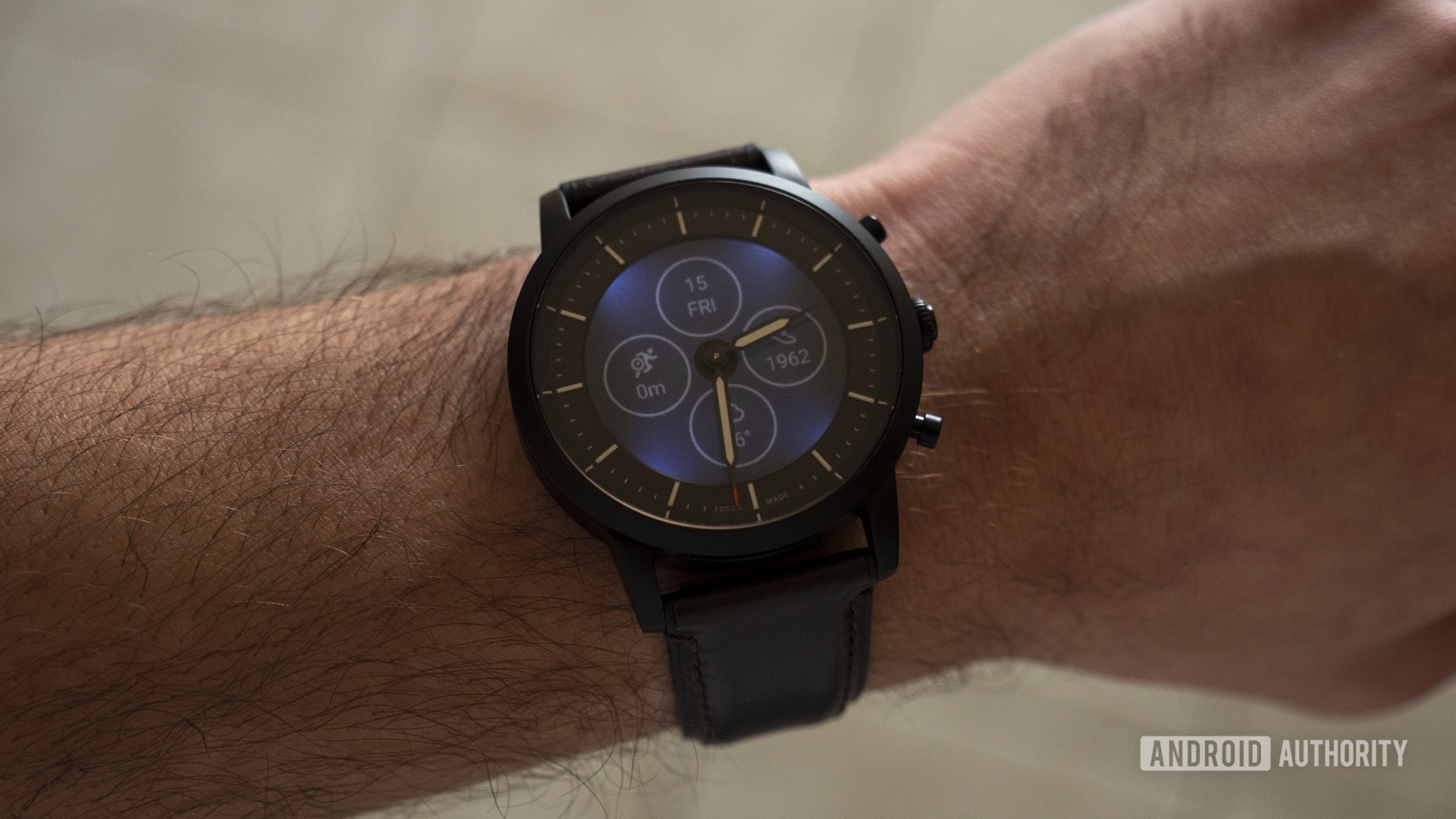 fossil hybrid hr review watch face collider hr on wrist backlight