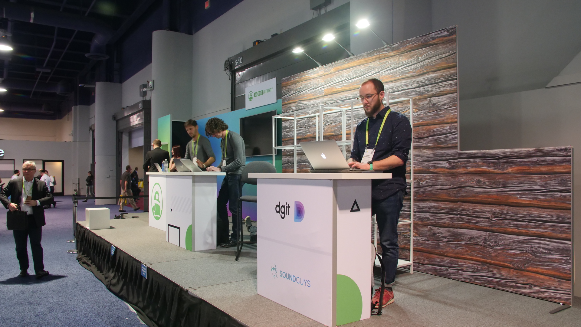 Android Authority Sound Guys DGIT DroneRush Booth CES 2019