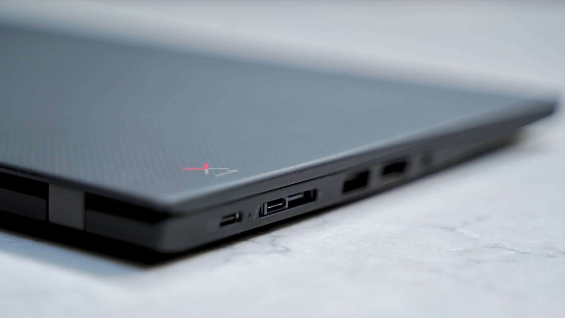 Lenovo ThinkPad X1 Carbon review read corner