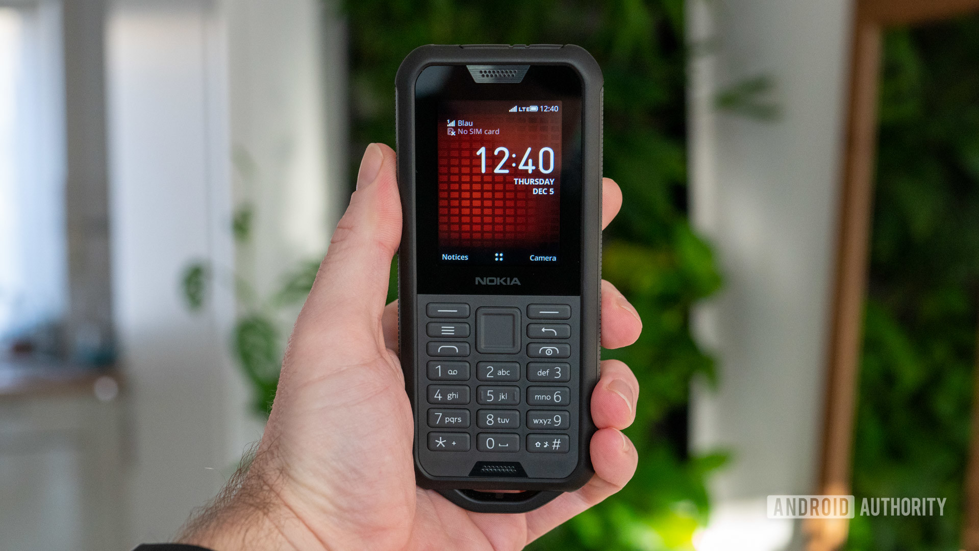 Nokia 800 Tough review home screen in hand