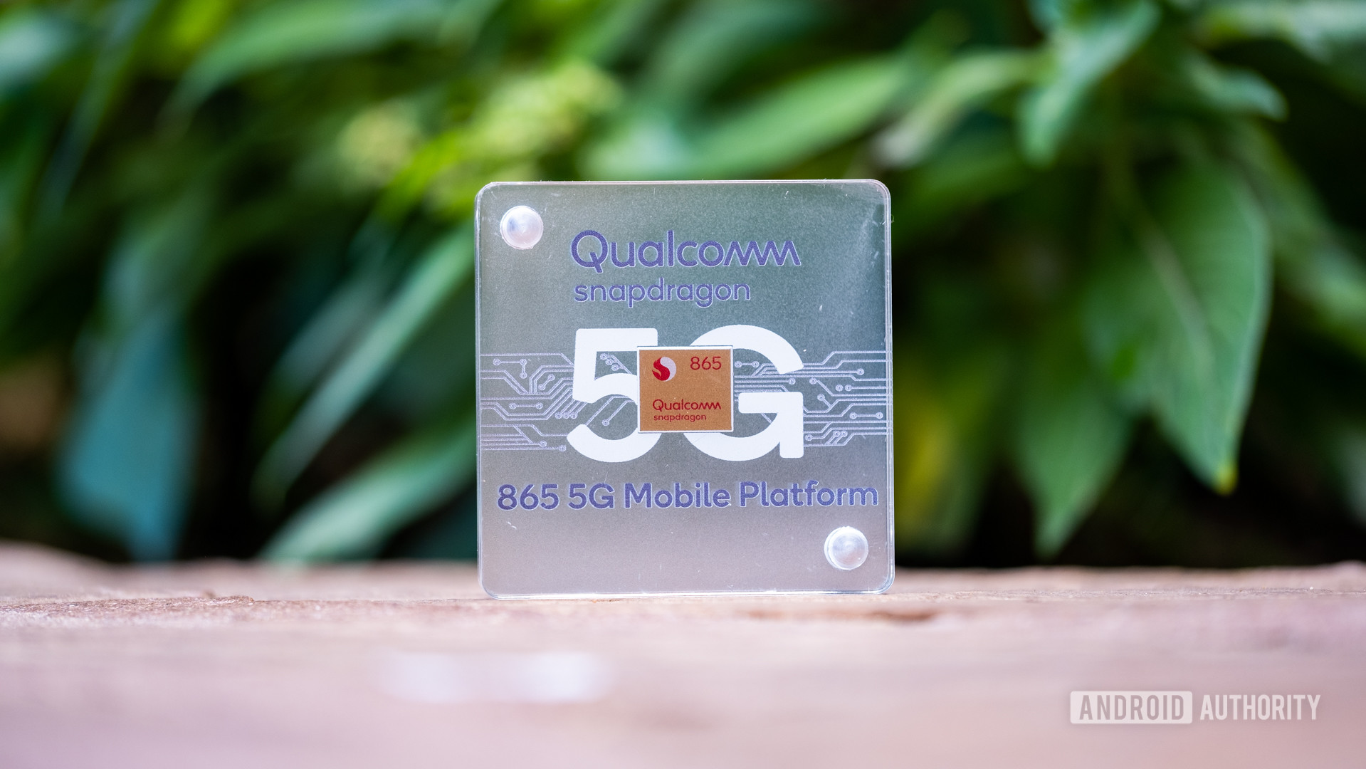 Qualcomm Snapdragon 865 in plastic case