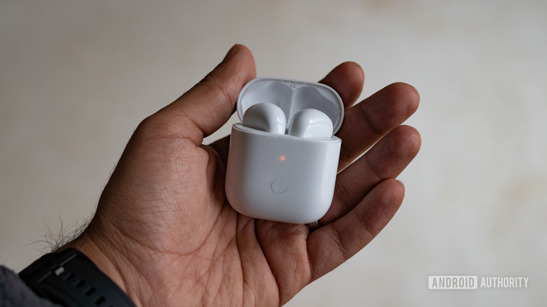 Realme Buds Air buds in cover - airpods clone