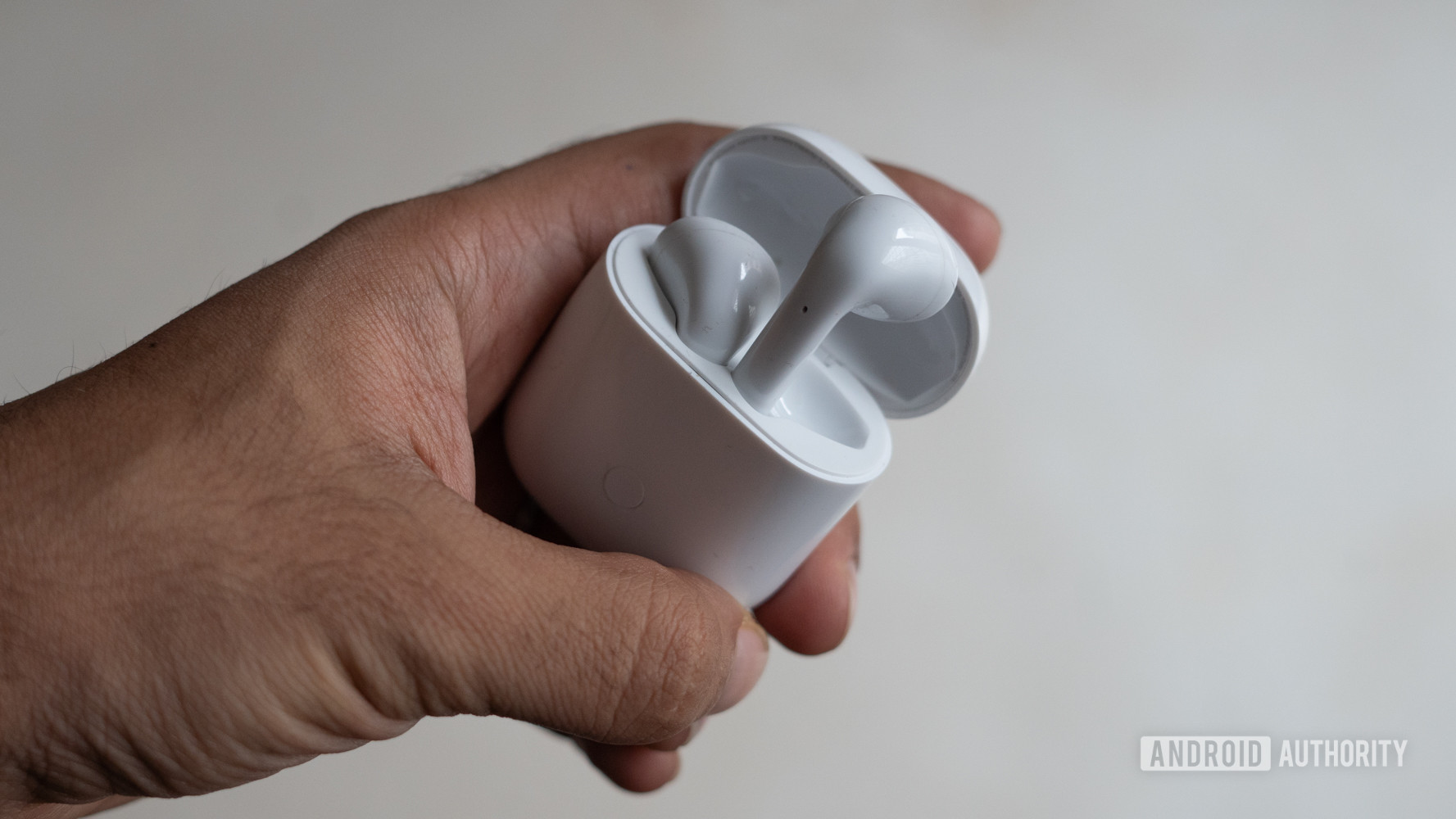 realme Buds Air earbuds sliding out - airpods clone