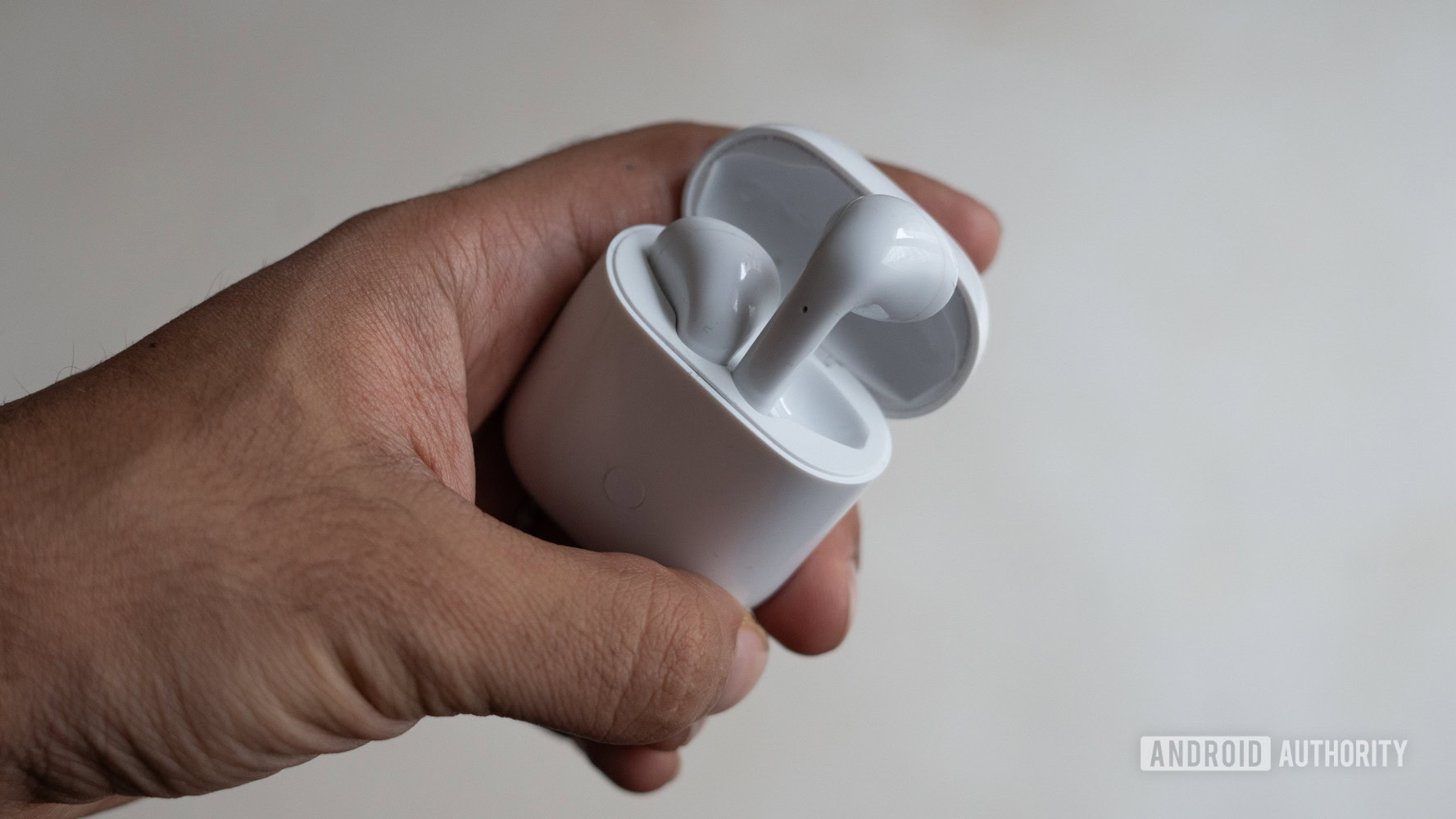 realme Buds Air earbuds sliding out - airpods clone