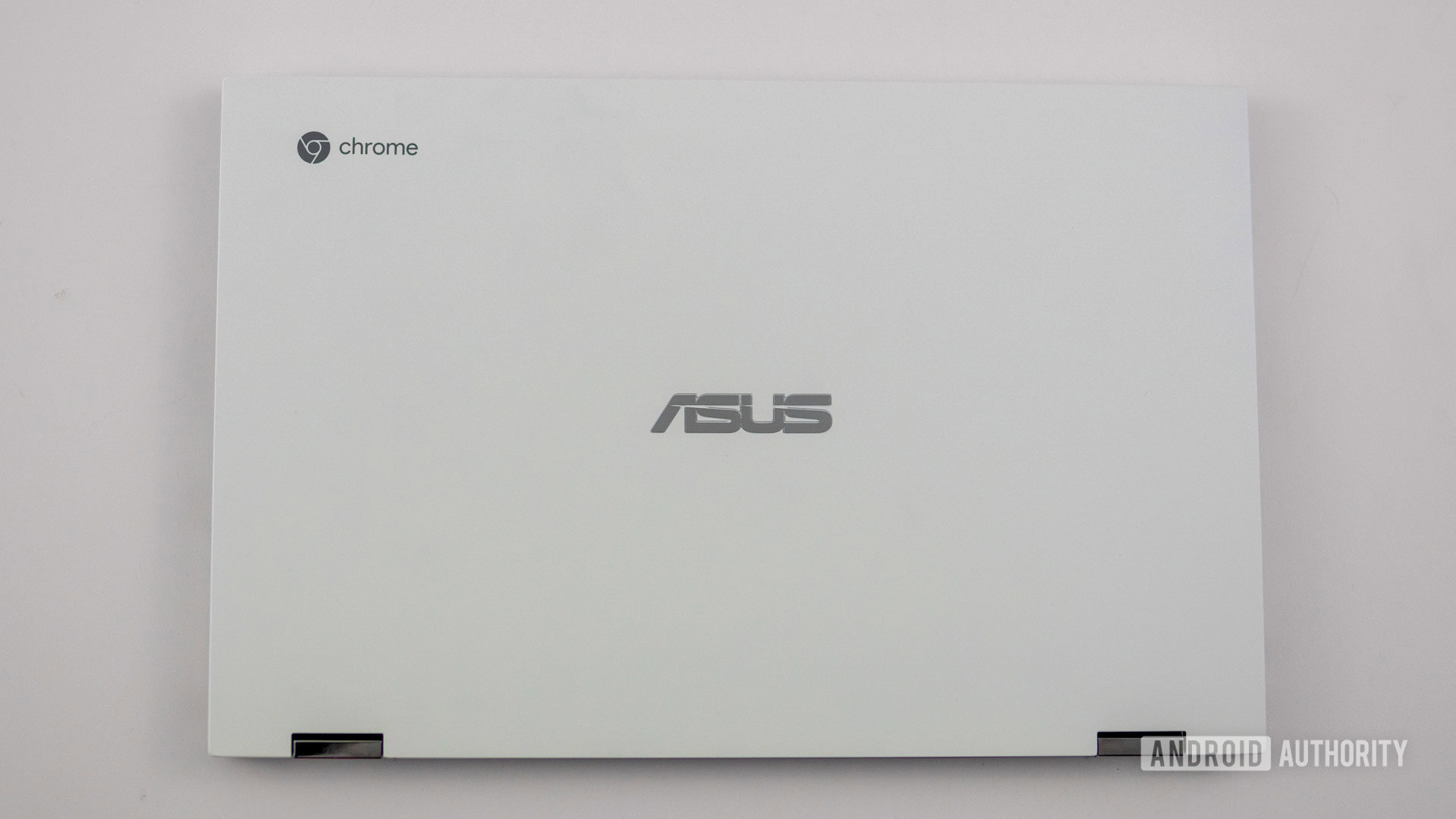 ASUS Chromebook Flip C436 ASUS logo on lid