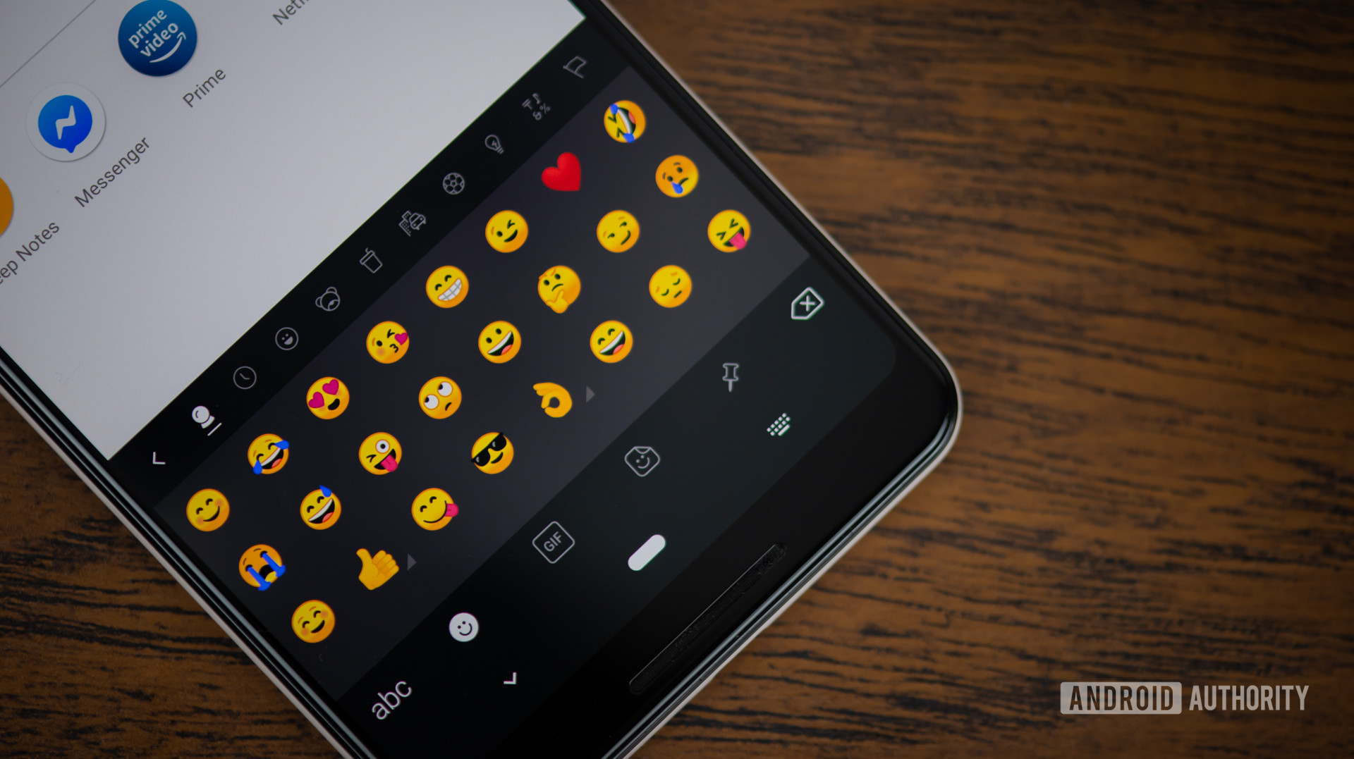 Emojis Swiftkey affichés sur Google Pixel 3 XL