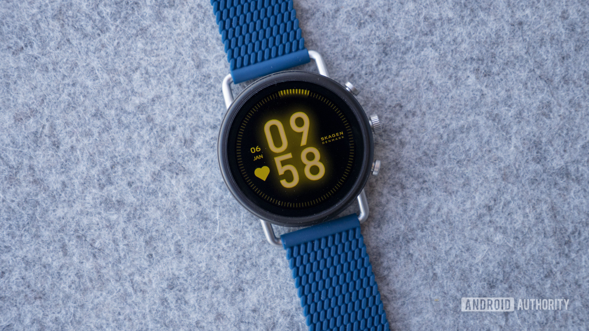 skagen falster 3 blue silicone mesh on table 3