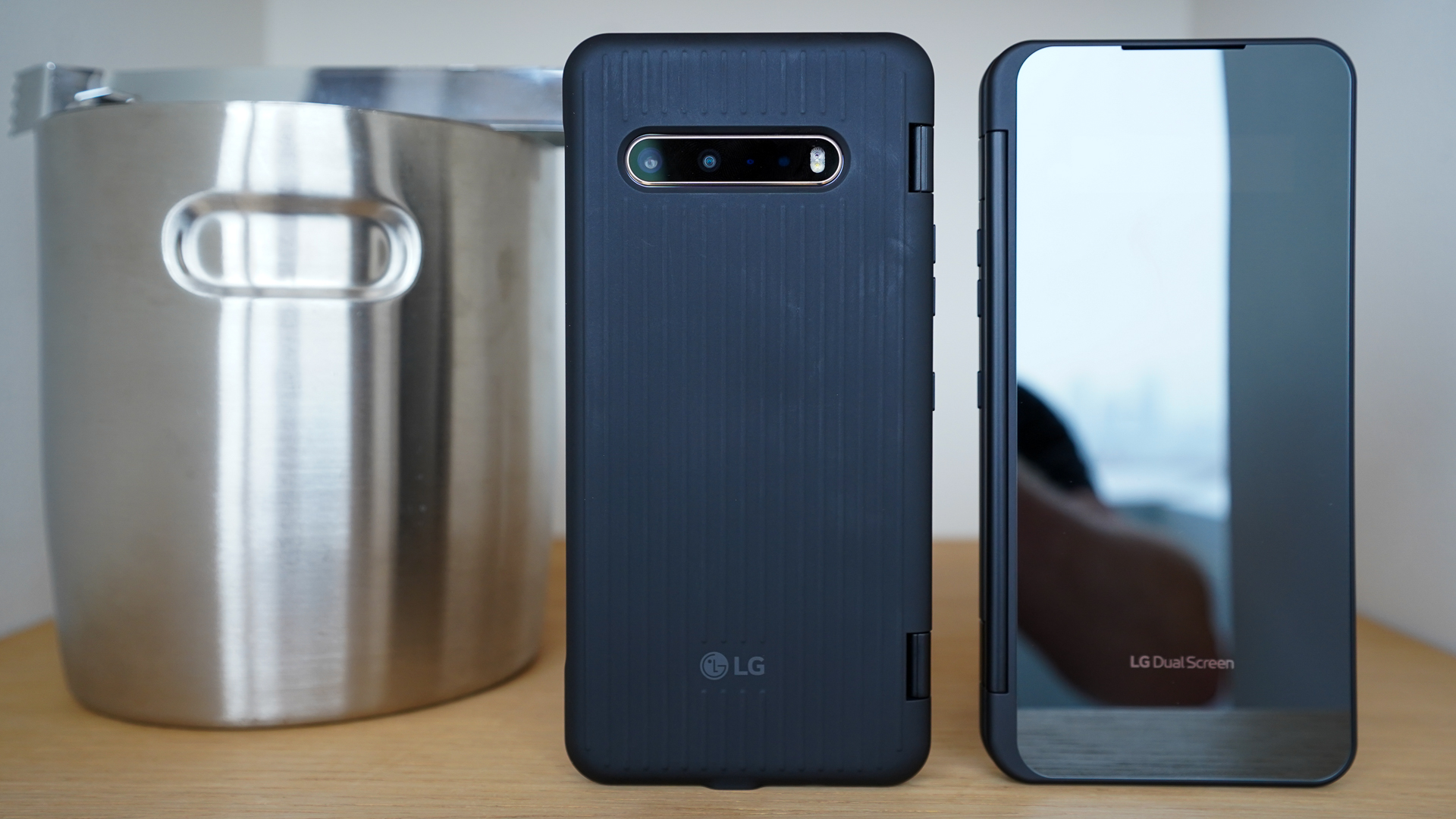 LG V60 ThinQ 5G dusal display front and back