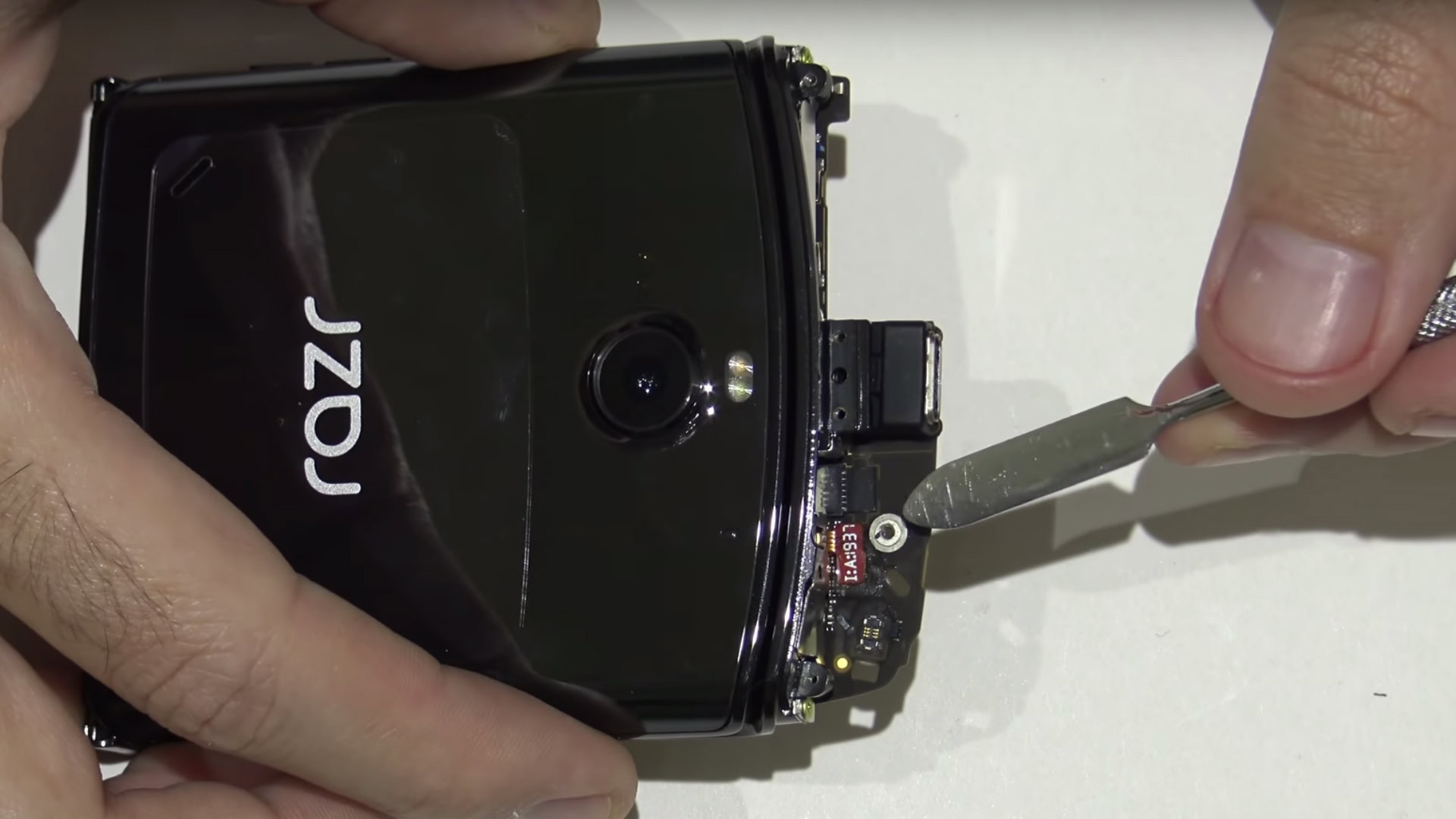 Motorola Razr teardown