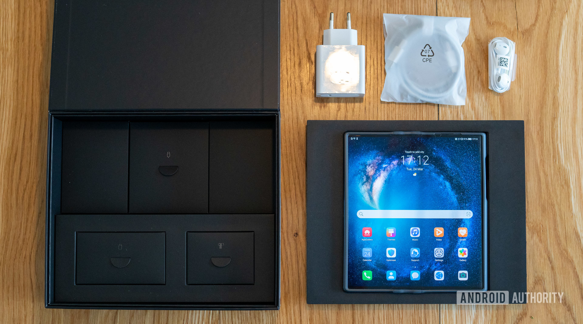 Huawei Mate Xs review box contents