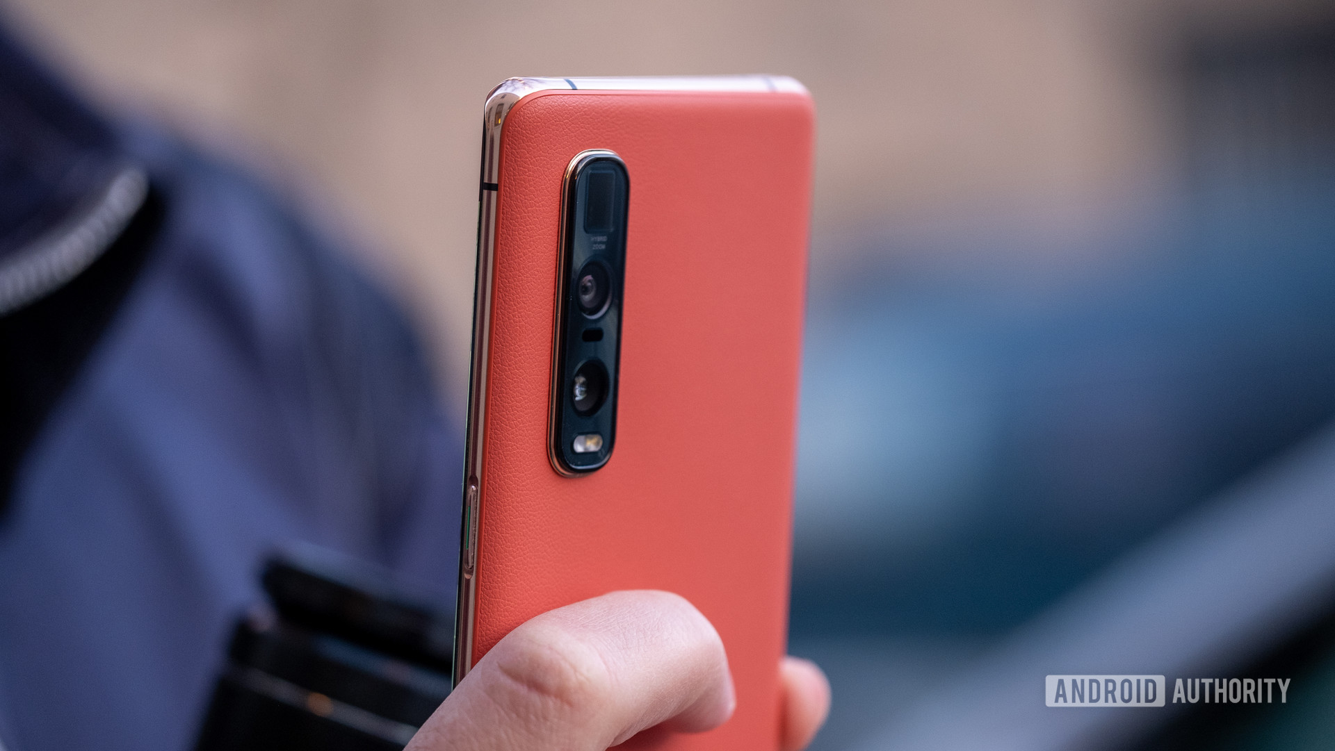 OPPO Find X2 Pro taking a photo back lenses