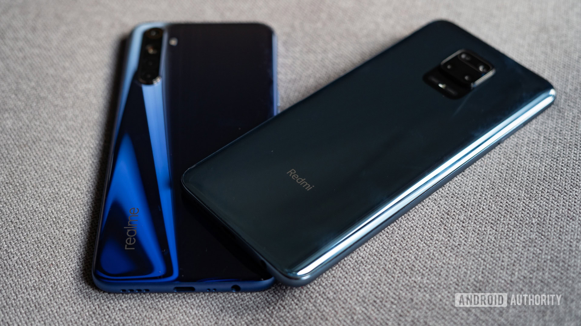 Redmi Note 9 Pro vs realme 6 rear panel and gradient