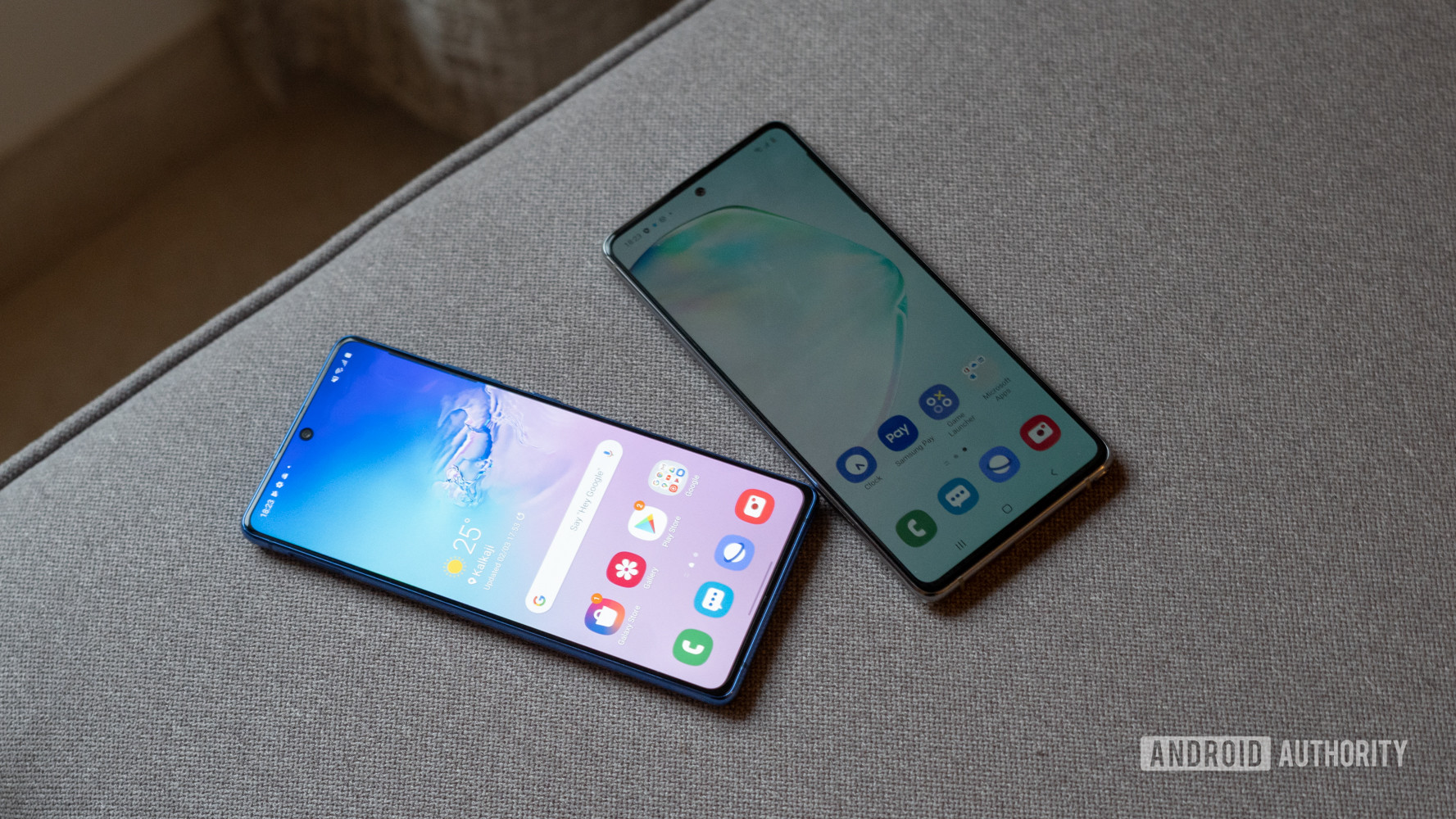 Samsung Galaxy S10 Lite vs Note 10 Lite with display on