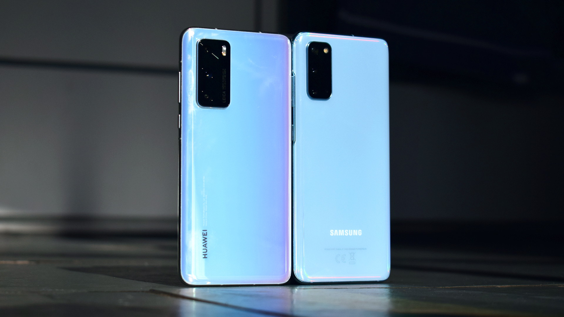 Samsung Galaxy S20 vs Huawei P40 back 1
