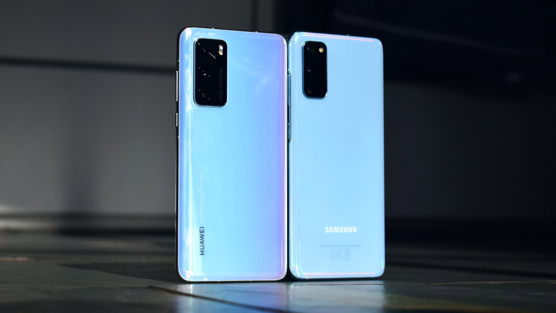 Samsung Galaxy S20 vs HUAWEI P40 back 1