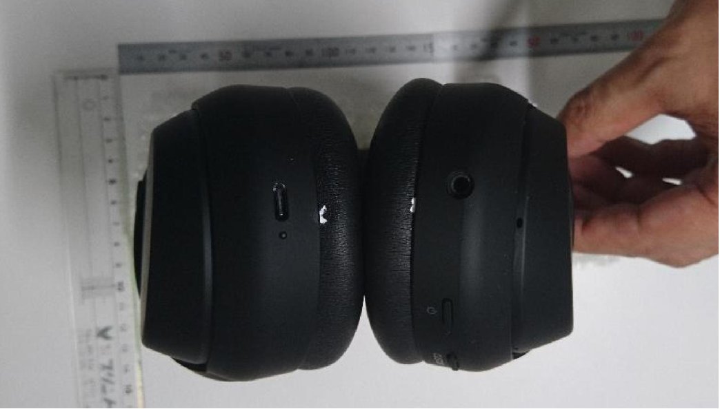 Sony WH 1000XM4 leak USBC headphone jack
