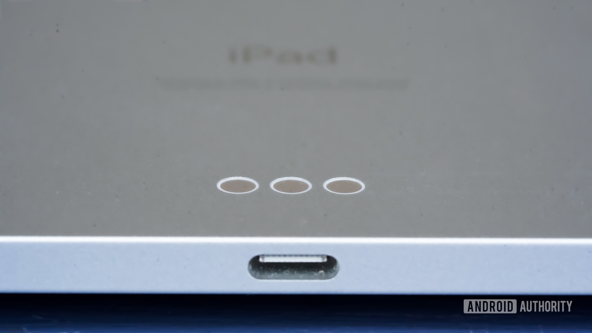 Apple iPad Pro 2020 port and Smart Connector