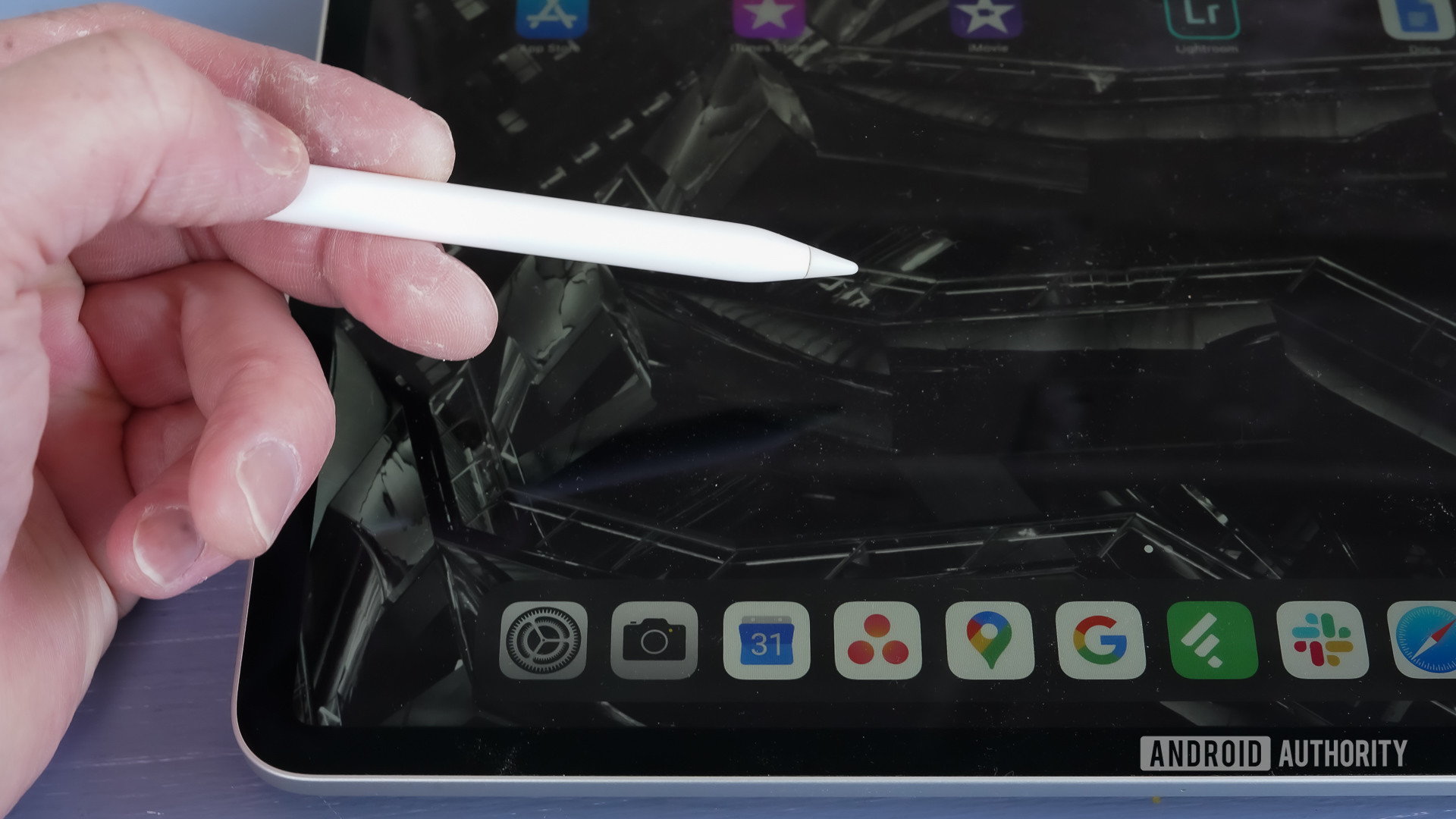 Apple iPad Pro 2020 stylus closeup