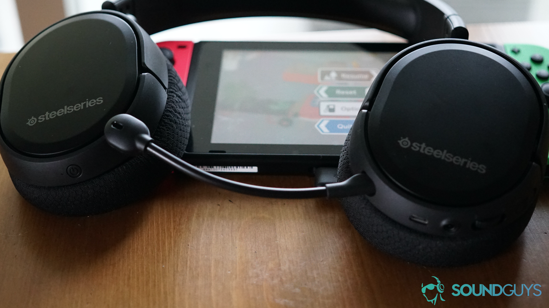 A picture of the SteelSeries Arctis 1 Wireless Mic headset on Switch.