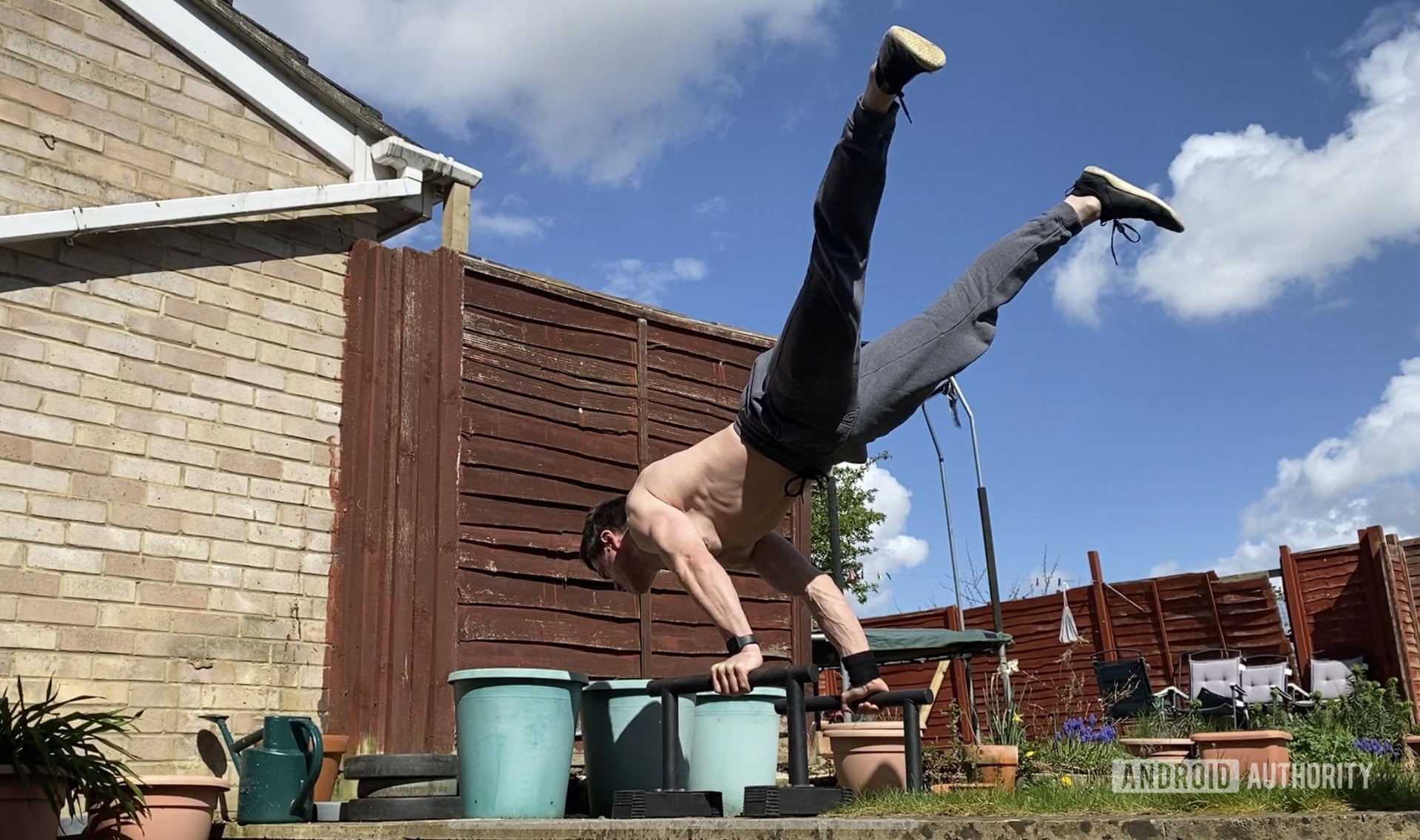 Straddle Planche