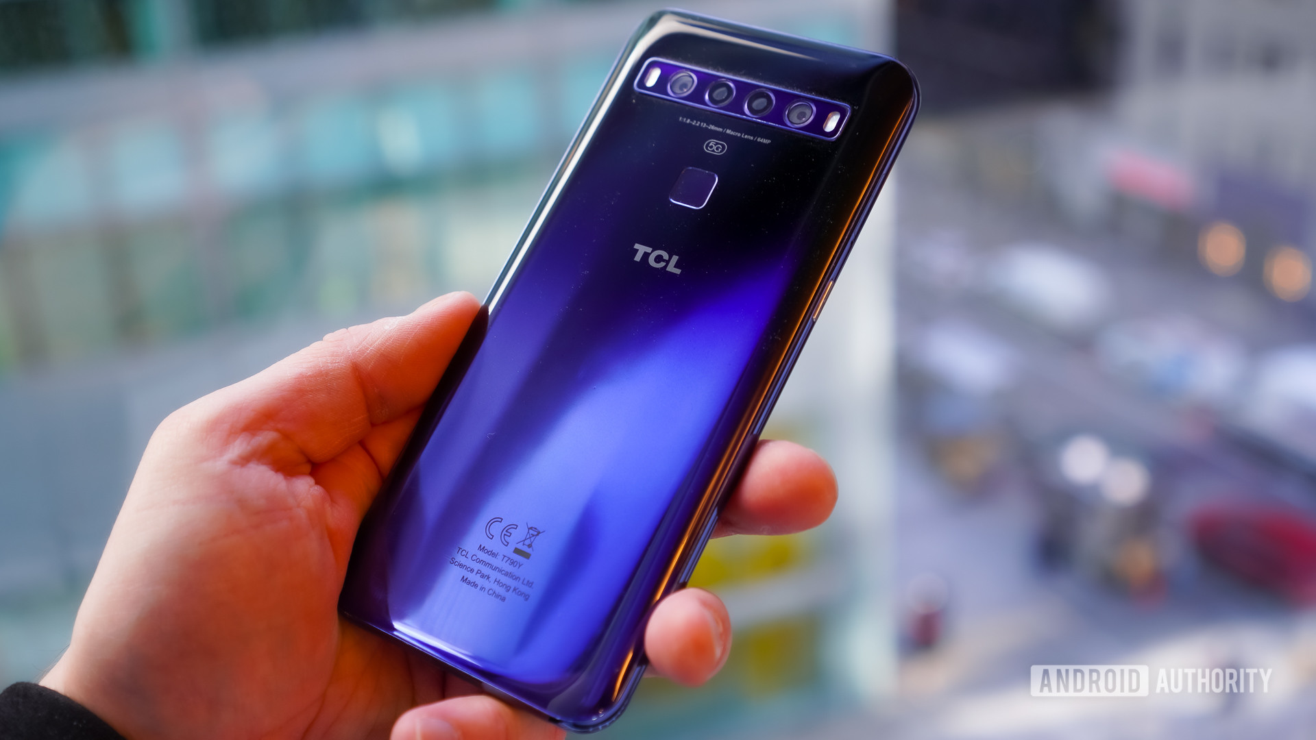 TCL 10 5G in hand