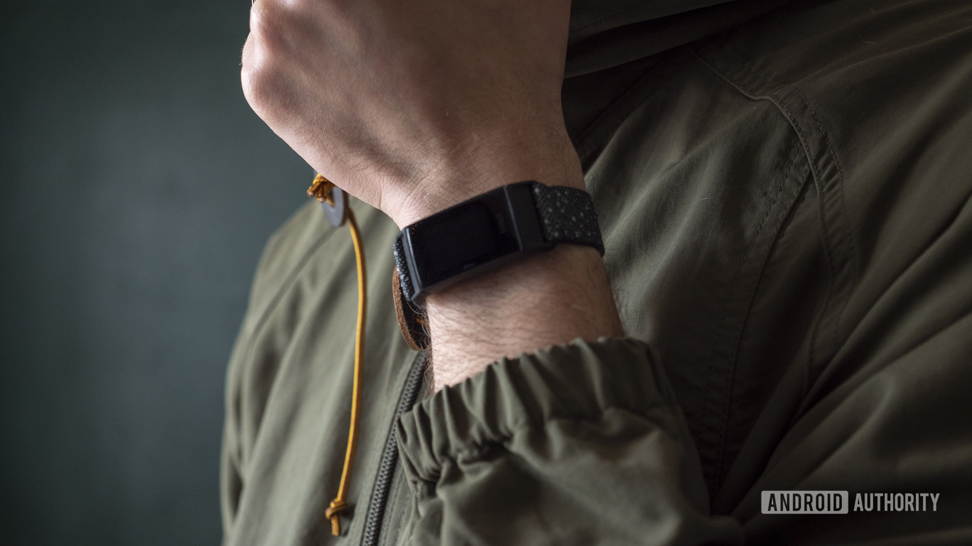 fitbit charge 4 review on wrist 2