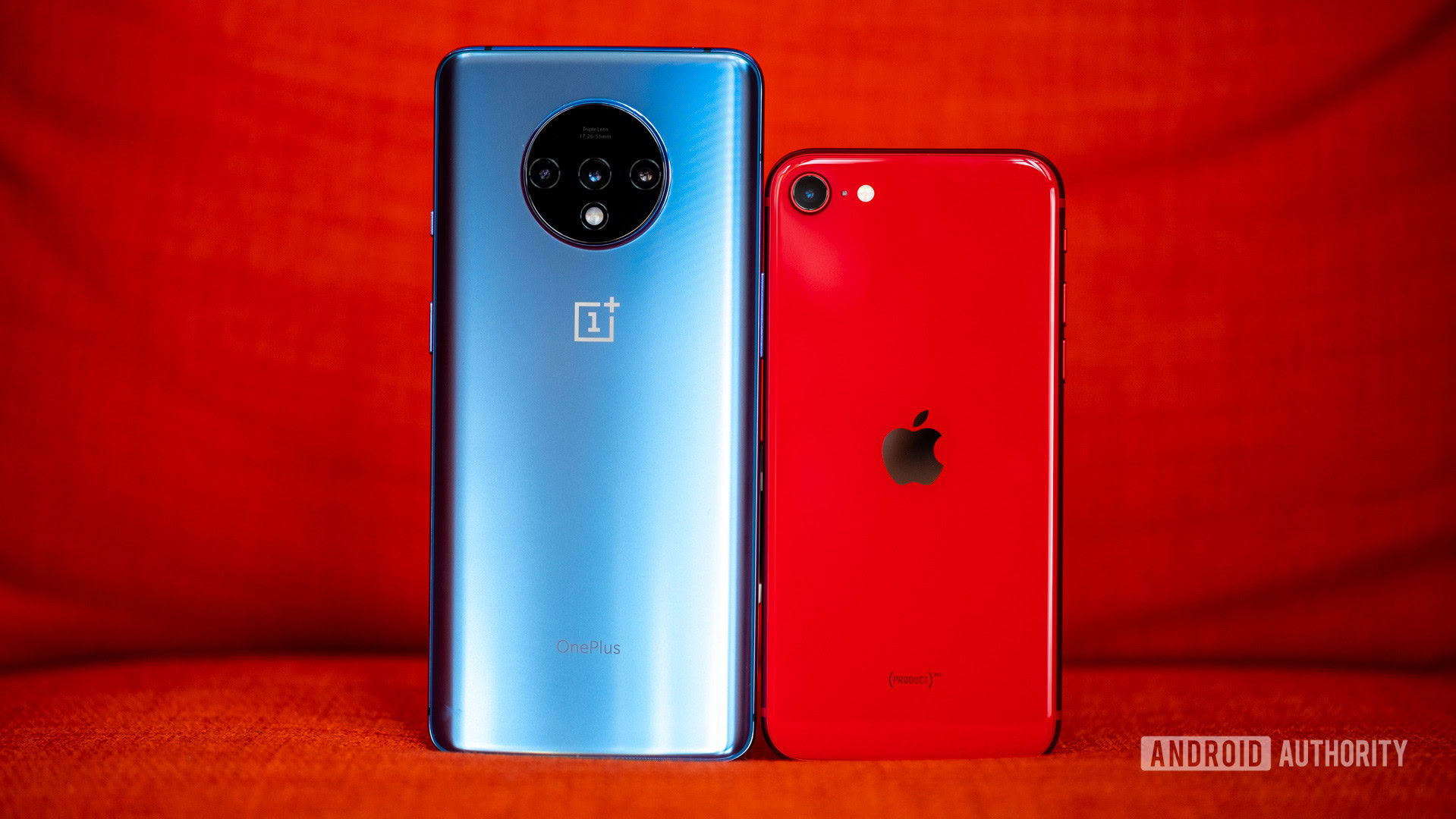 iPhone SE vs OnePlus 7T back