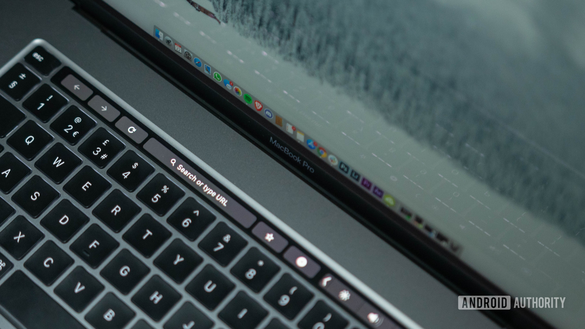 16 inch macbook pro logo with keyboard