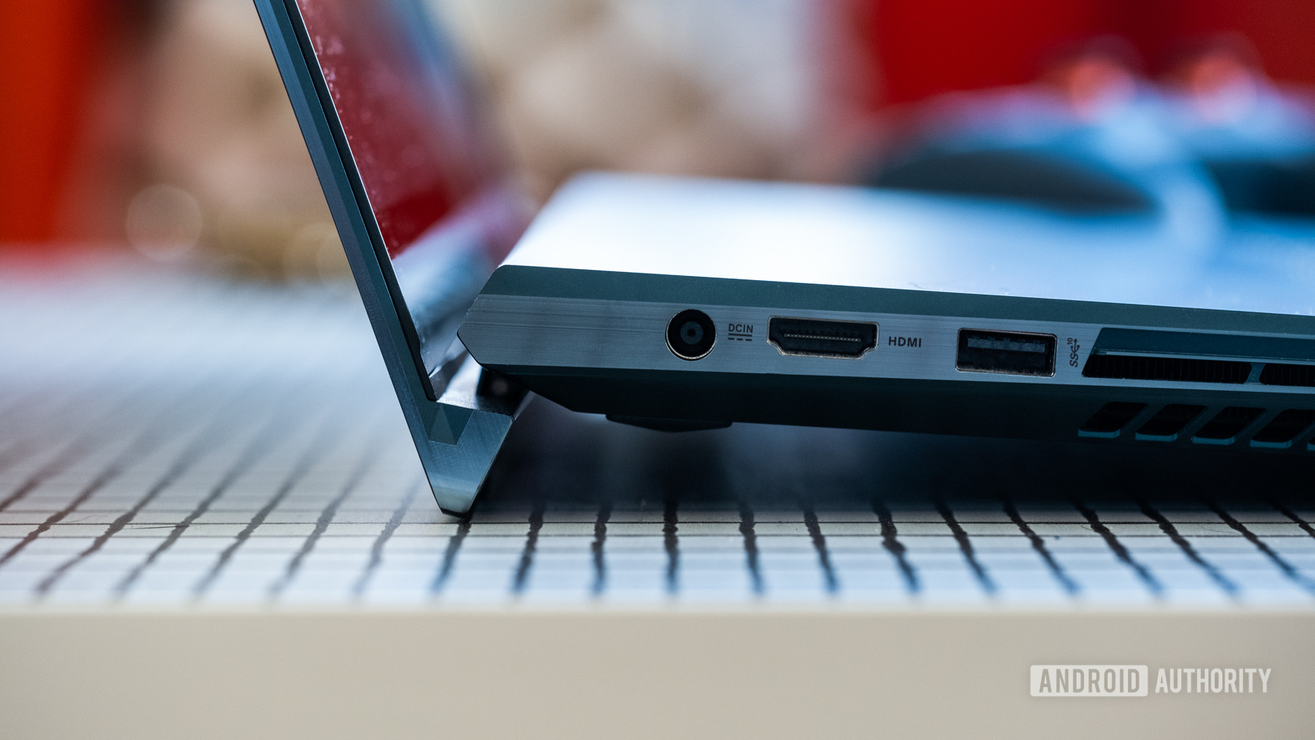 Asus Zenbook Pro Duo hinge and ports macro