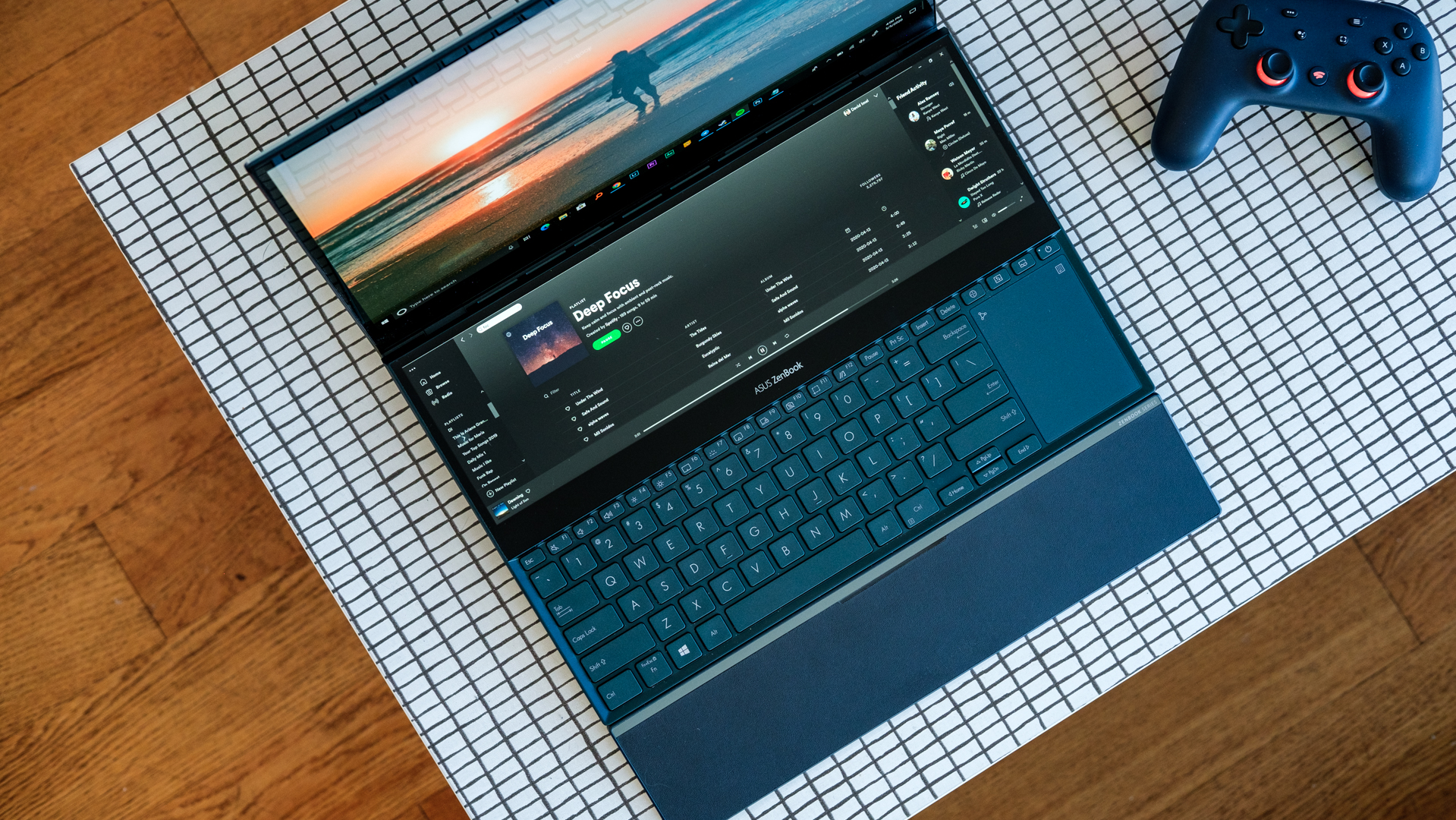 Asus Zenbook Pro Duo screen and keyboard top down