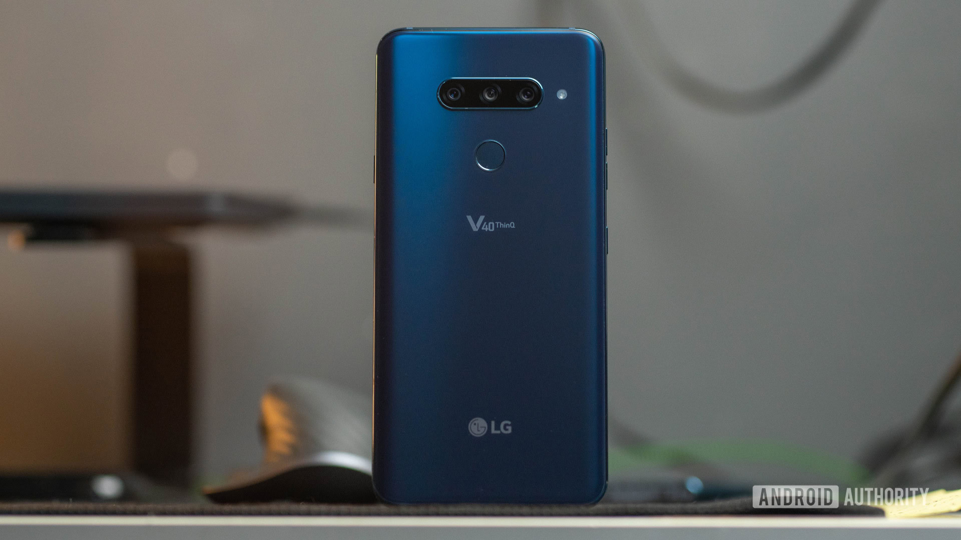 LG V40 ThinQ rear panel